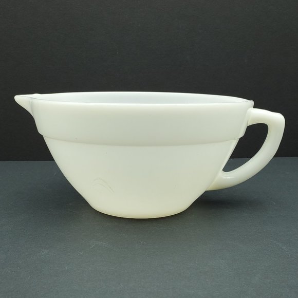 Fire King White Milk Glass Batter Bowl Anchor Hocking Handled Mixing Bowl Spout - Picture 1 of 8